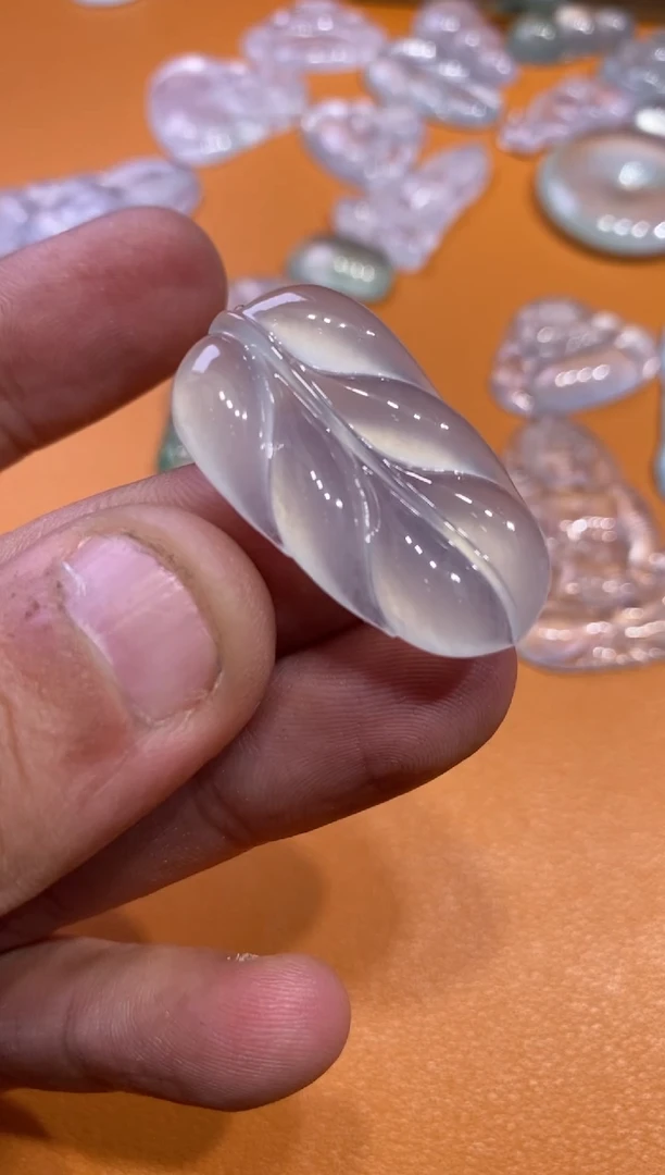 【闪购商品】翡翠吊坠(不含链)未镶嵌叶子3500