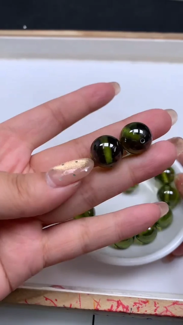未镶嵌天然锆石散珠绿 锆 石14mm1个9.9元