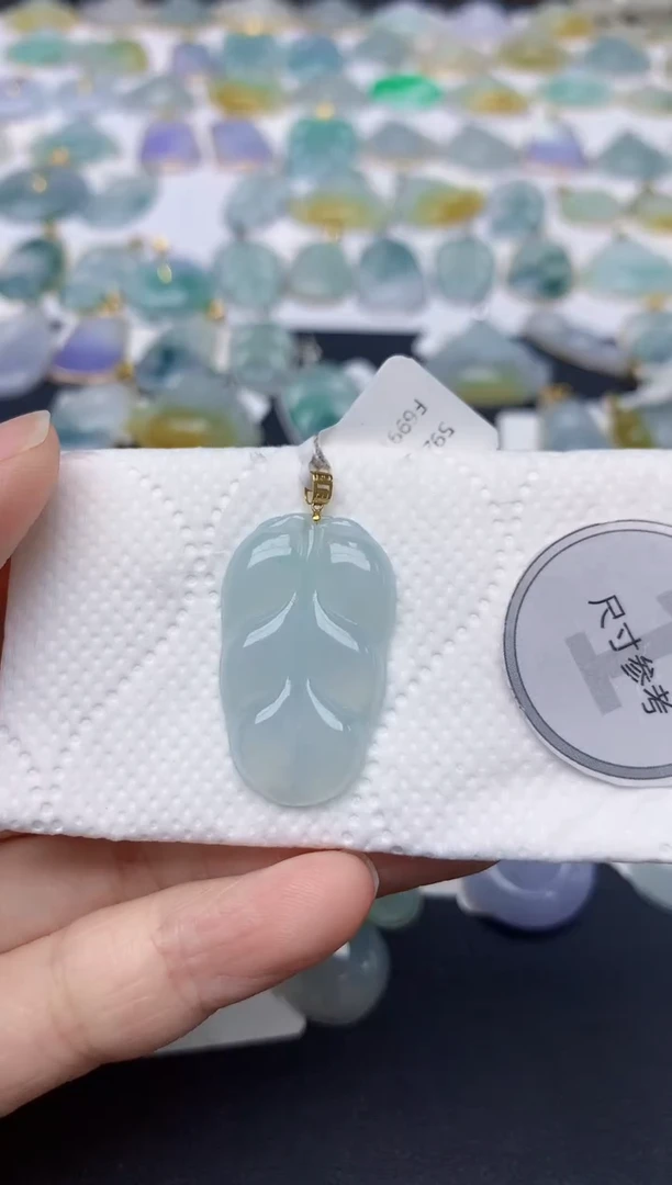 翡翠18K金镶嵌颈饰天然缅甸A货翡翠