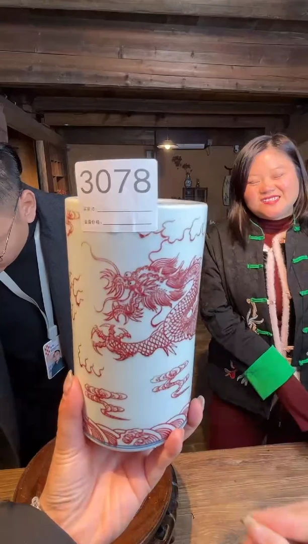 【闪购商品】瓶景德镇陶瓷釉里红笔筒3078