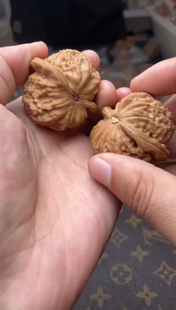 【闪购商品】文玩核桃把件A162号41尺白狮子