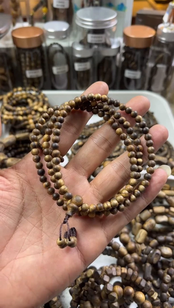 【闪购商品】沉香手串绿棋05花珠多圈  多样性发其一