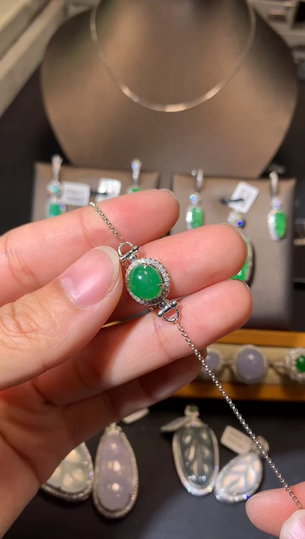 【闪购商品】翡翠吊坠(不含链)18K金镶嵌手链