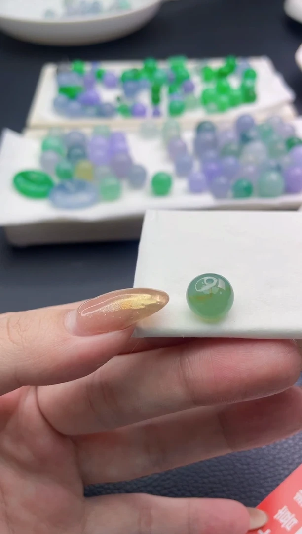 未镶嵌定制翡翠水***碰珠子