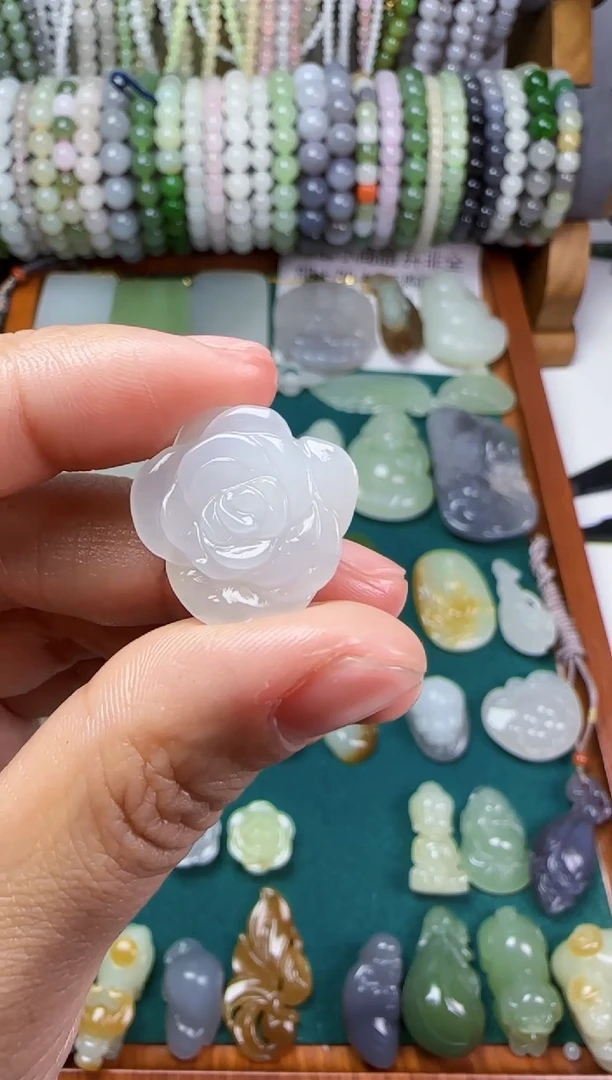 【闪购商品】和田玉无未镶嵌玫瑰花吊坠