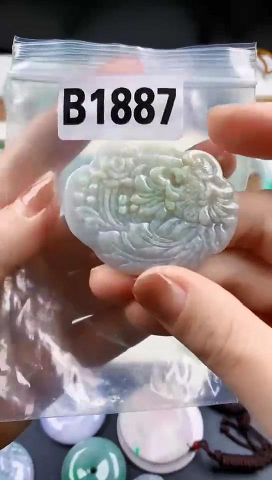 颈饰未镶嵌翡翠天然翡翠吊坠挂件