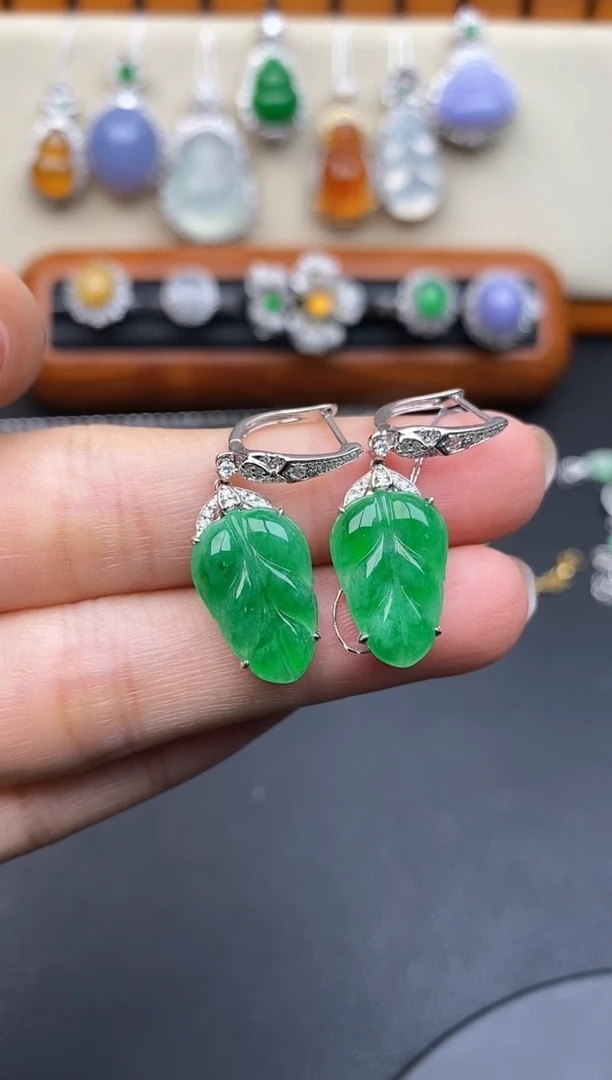 翡翠18K金镶嵌颈饰耳饰