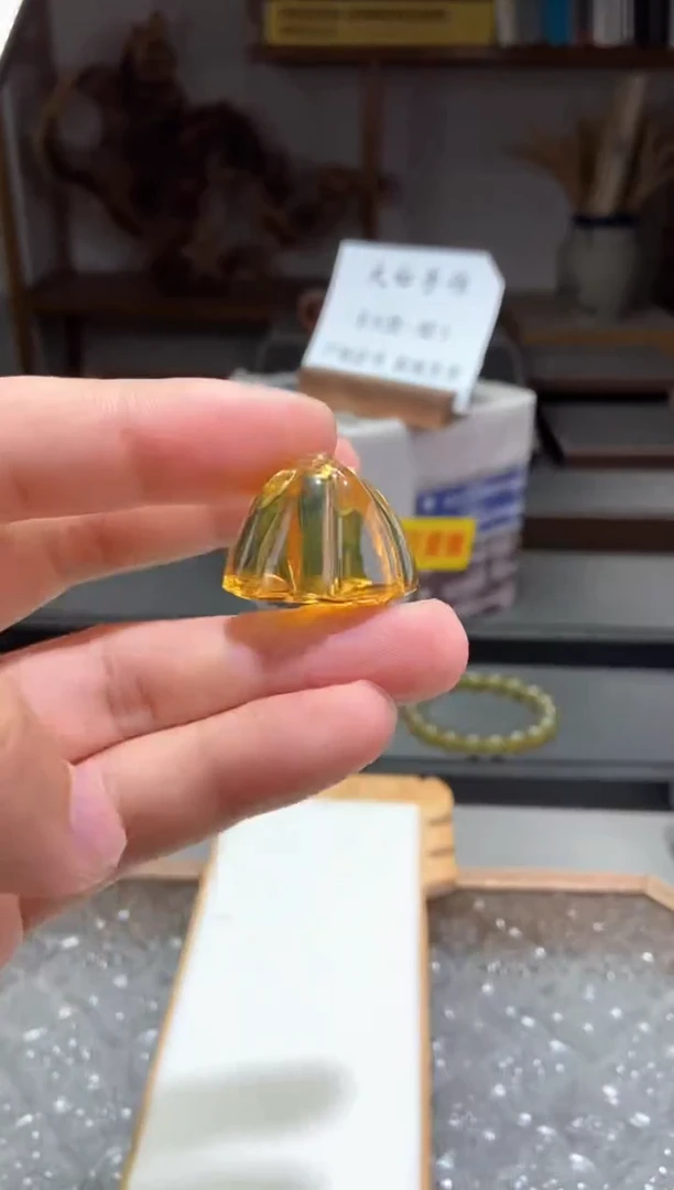 琥珀颈饰未镶嵌莲蓬