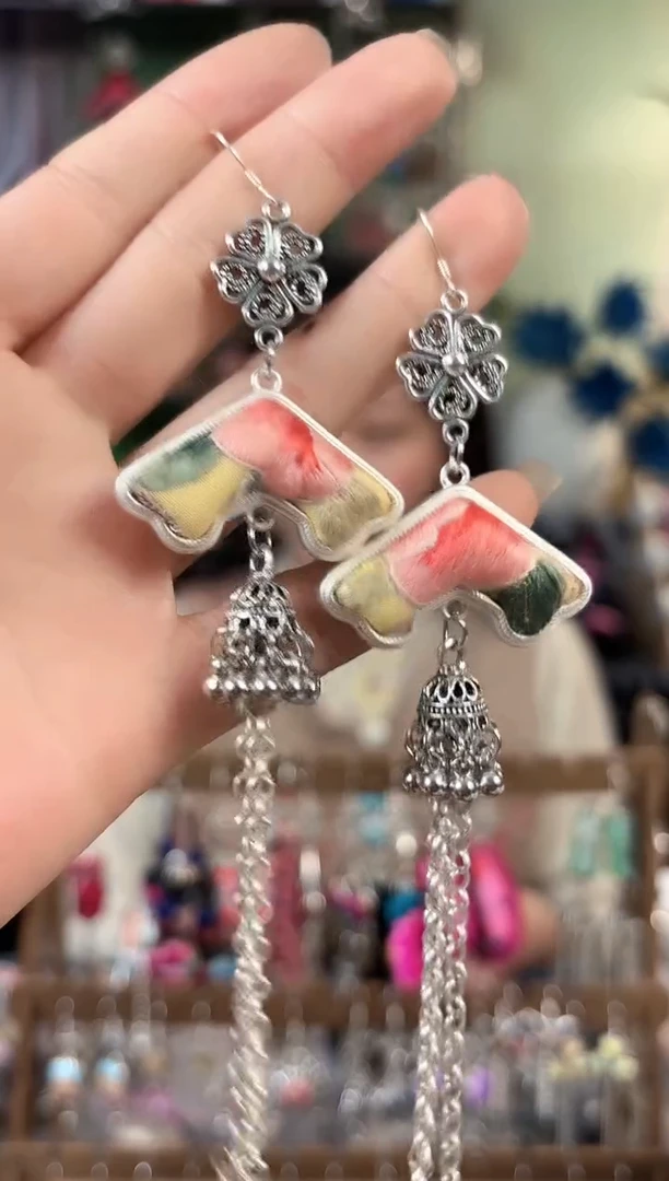 彩云南阁非遗老绣饰品272*