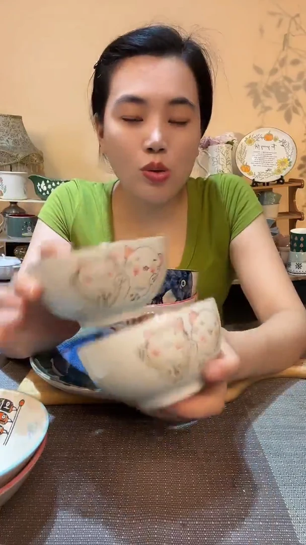 瓷片2个饭碗 微瑕介意勿拍