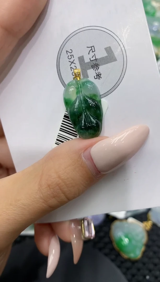 颈饰18K金镶嵌翡翠111111111111