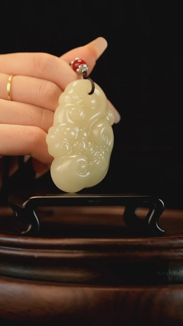 云南石竹叶青雕刻：长寿灵芝