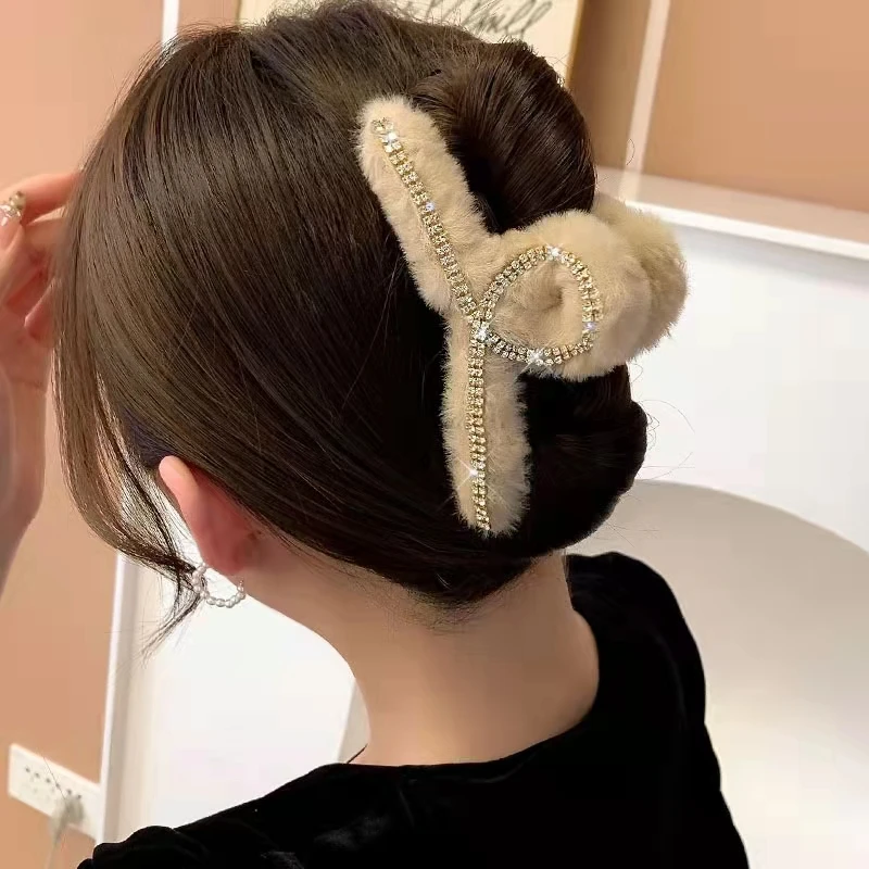 Z030毛毛满钻链条抓夹轻奢气质大抓夹时尚重工