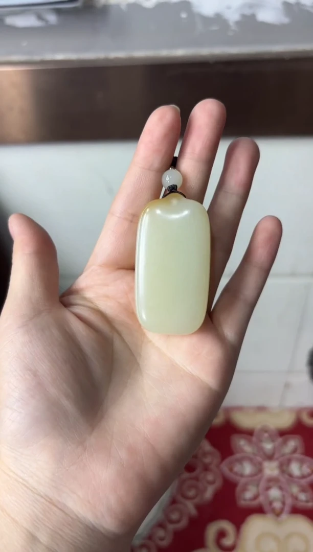 【闪购商品】和田玉吊坠(赠链)未镶嵌且末金山微色差吊坠