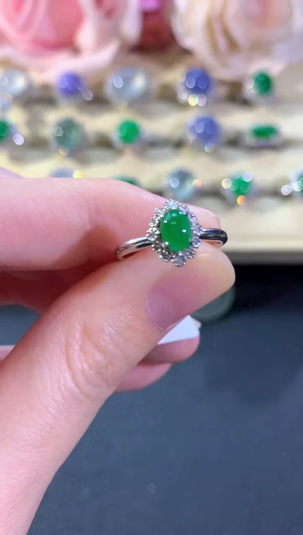 18K金镶嵌戒指翡翠冬日珠宝Q2