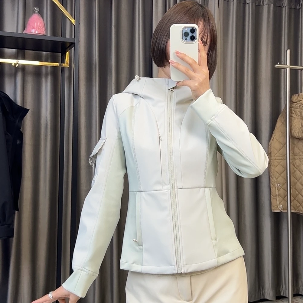 卡拉杜米【婉其】26010女春款上新L家同款高档修身瑜伽服冲锋衣