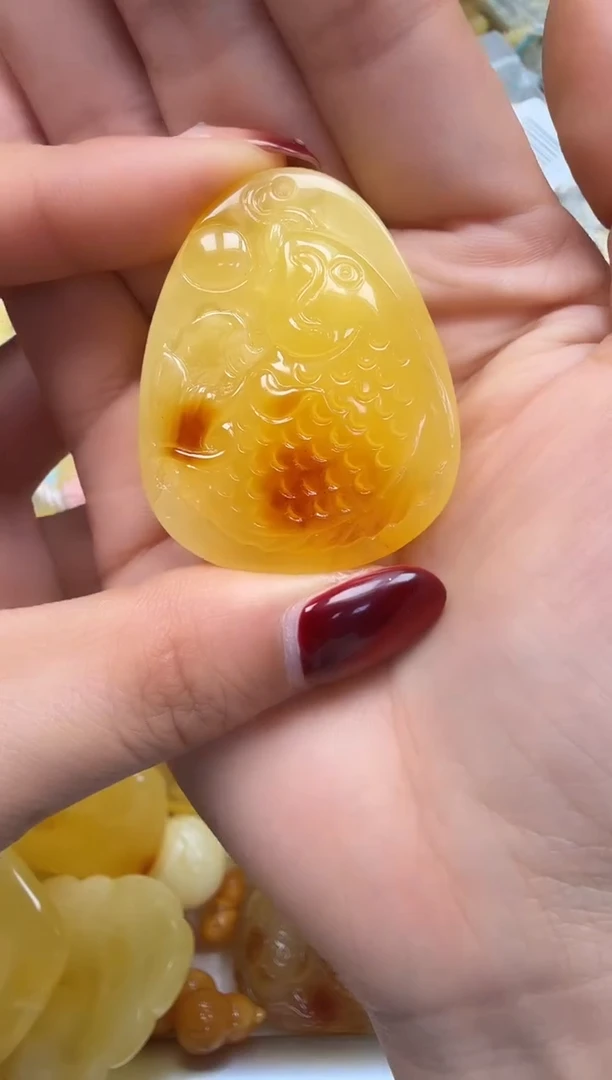 裸石琥珀未镶嵌如图