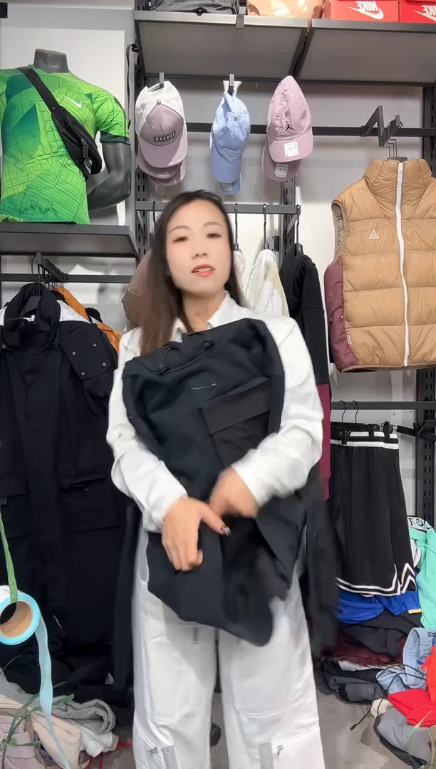 1537  编码 瑕疵款直播间过款为准 尺码    身高  175