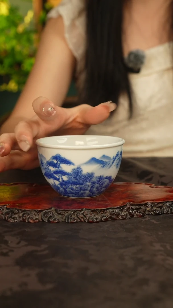 青花手绘山水主人杯