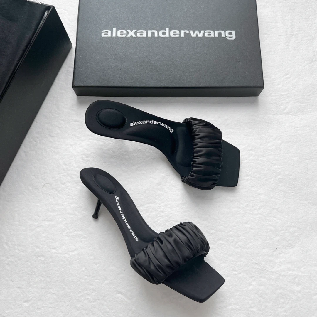 未使用 Alexander McQueen/亚历山大·麦昆 方头缎面凉鞋 TP019574