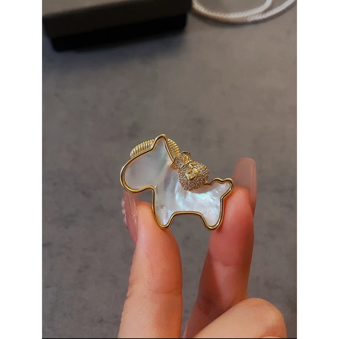 铜胸针 2026新款可爱马上有钱小马胸针高档精致马年生肖配饰胸花