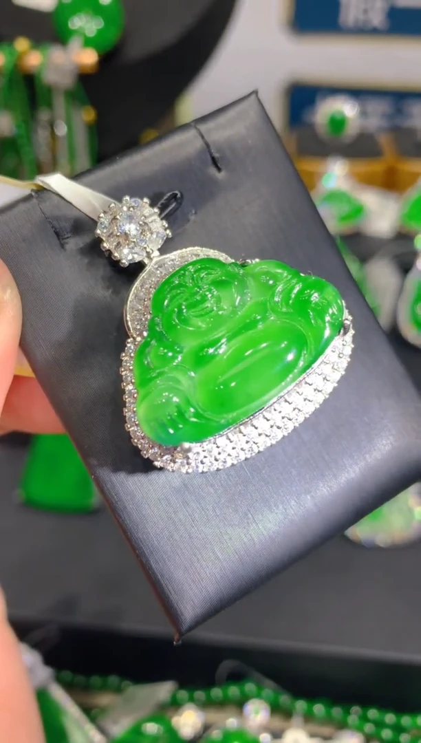 翡翠未镶嵌颈饰36一季