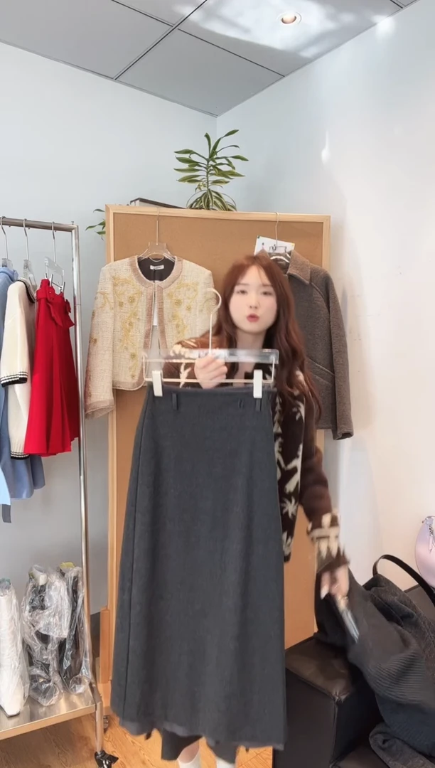 编号016 设计师品牌针织半裙 XS码    待开价