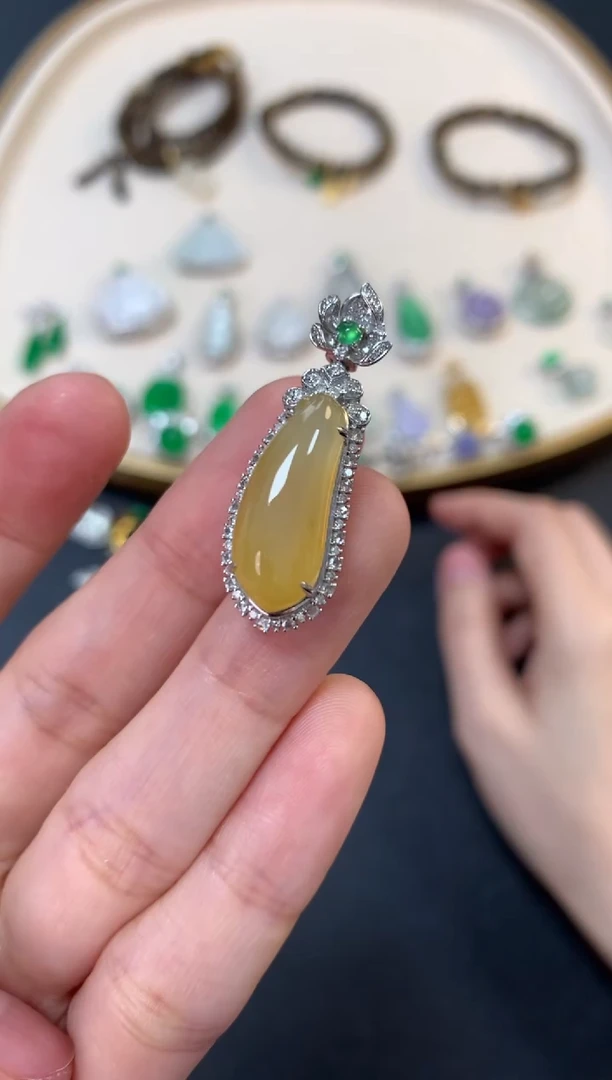 【闪购商品】翡翠吊坠(不含链)18K金镶嵌6800