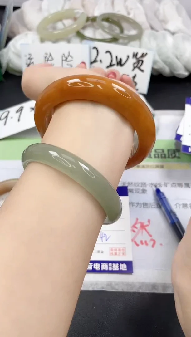 【闪购商品】石英质玉手镯未镶嵌236/65