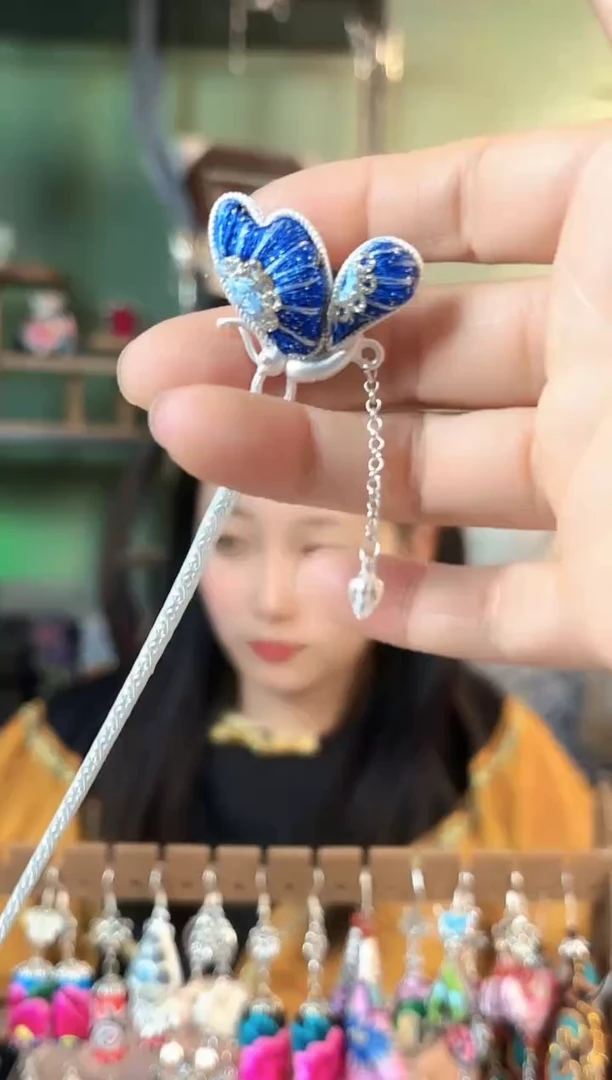 彩云南阁非遗老绣饰品806*