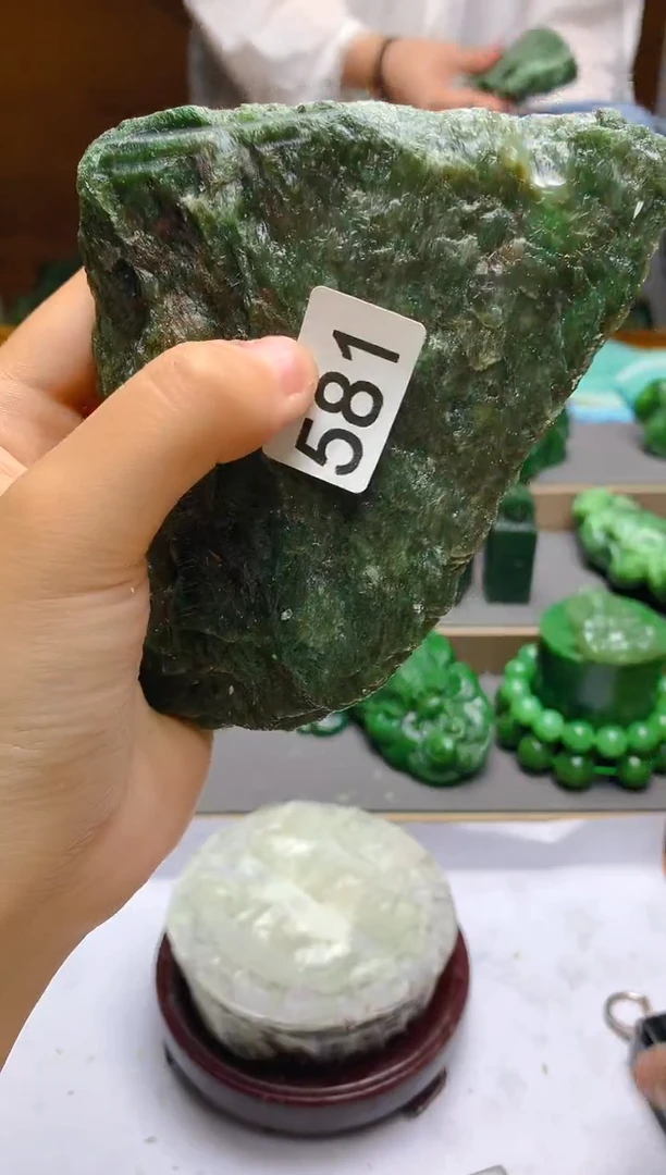 和田玉（碧玉）未镶嵌珠宝半成品1