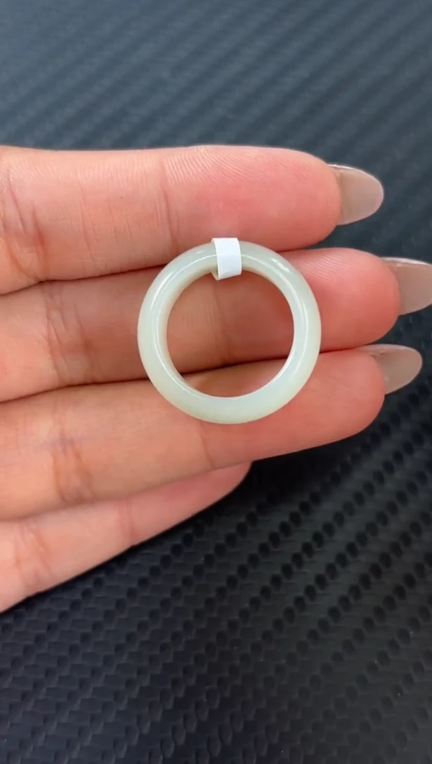 和田玉戒圈未镶嵌且末微色差近矿16+