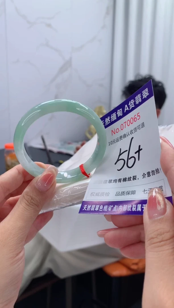 翡翠手镯未镶嵌有纹，完美者勿拍