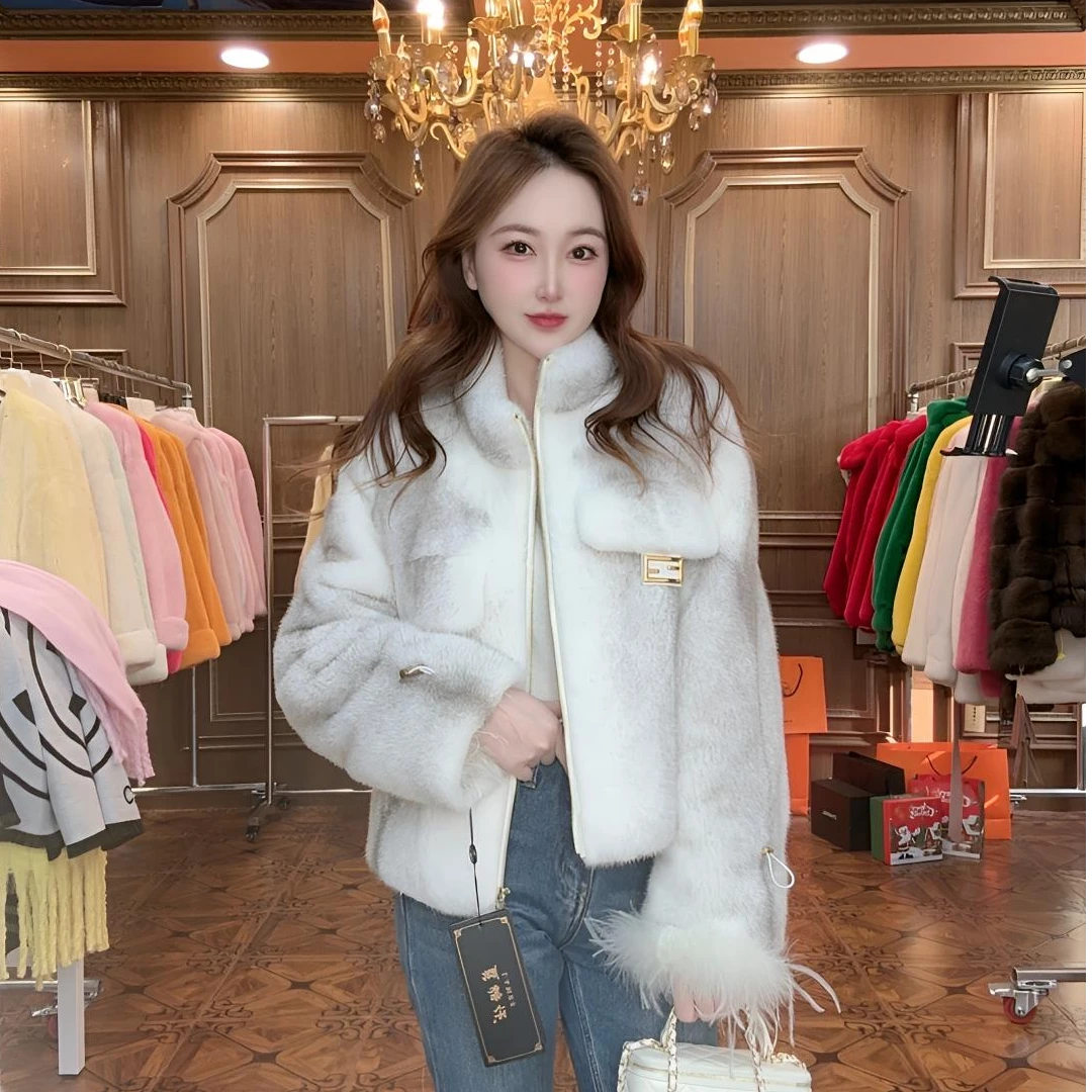 微微推荐新款十字貂皮外套