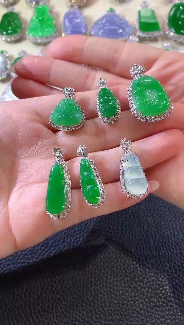 18K金镶嵌翡翠吊坠(不含链)-多样性发一件