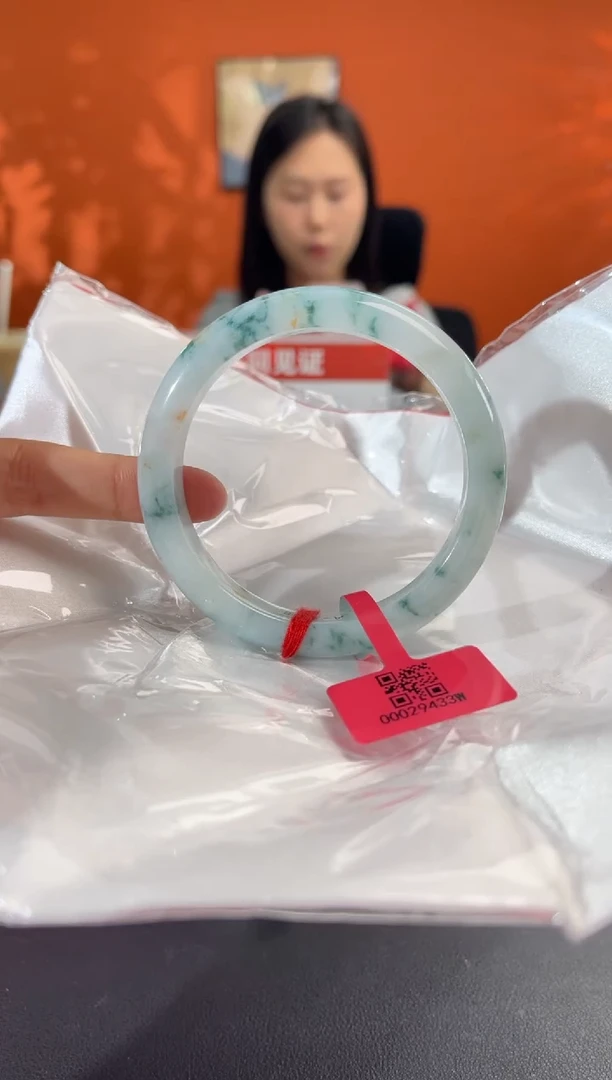 未镶嵌手镯翡翠8        圈口58