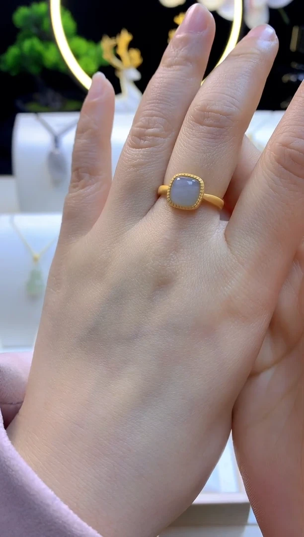 【闪购商品】和田玉戒指银S925镀金镶嵌烟紫方糖戒指