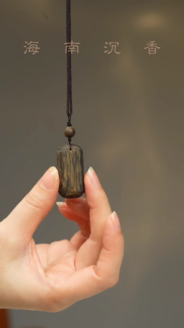 沉香吊坠海南绿奇楠无事牌多样性发货