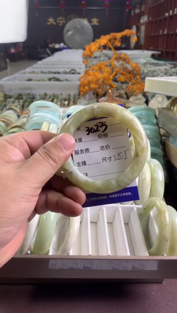 蛇纹石玉未镶嵌手镯3023