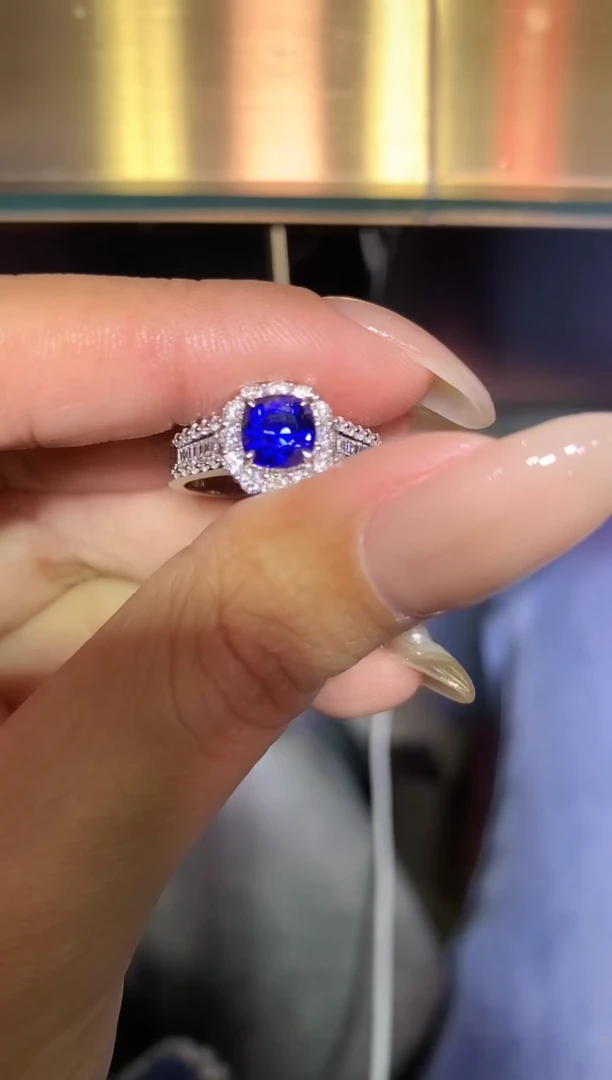 戒指蓝宝石18K金镶嵌1.31ct