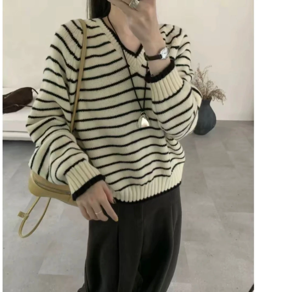 【奕潼•欧尼Seoul】条纹艺术&韩系条纹撞色V领长袖针织毛衣-65-C