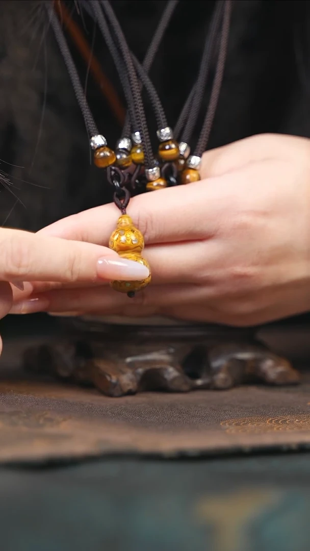 【闪购商品】金黄大漆紫光檀螺钿小脖挂