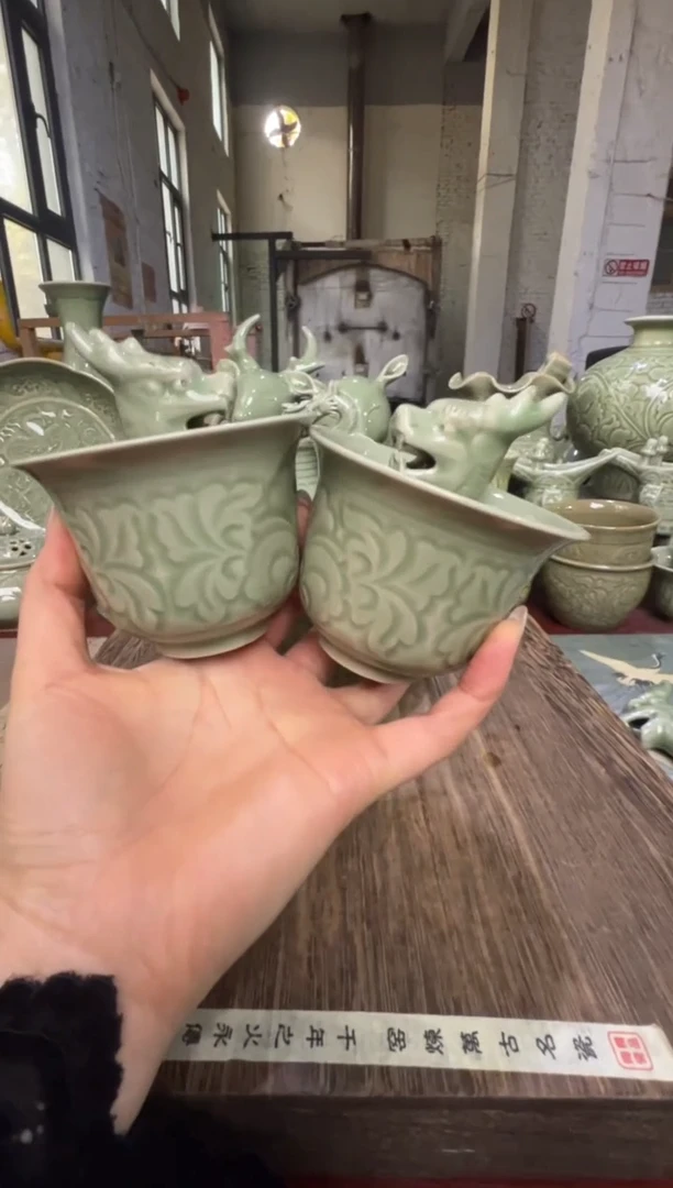 微瑕耀州窑龙头公平杯一对