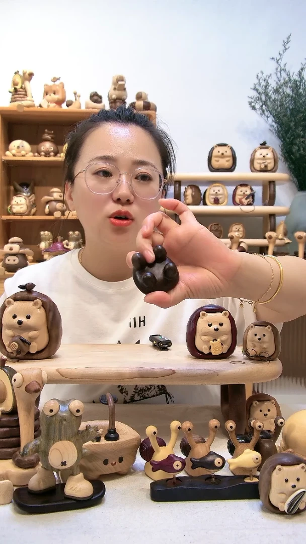 木皮灰实木小凳子