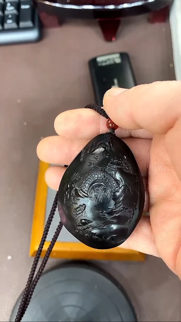 颈饰未镶嵌和田玉吊坠