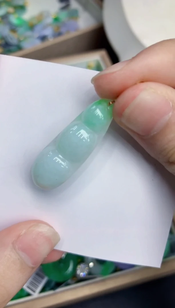 翡翠未镶嵌吊坠(不含链)1