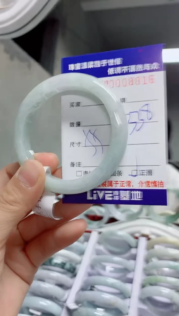 翡翠手镯未镶嵌天然翡翠A货