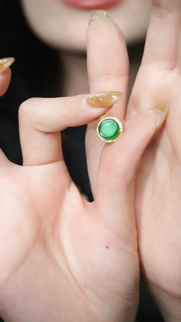 【闪购商品】翡翠吊坠(不含链)18K金镶嵌吊坠