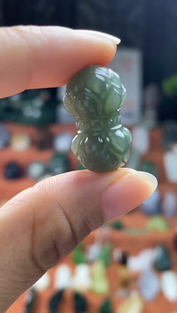 颈饰未镶嵌和田玉新疆且末蓝福运连连并蒂莲带证书