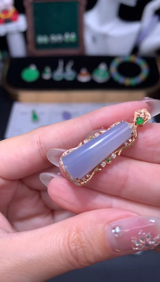 18K金镶嵌定制翡翠48小时鉴赏期 退货不扣服务费